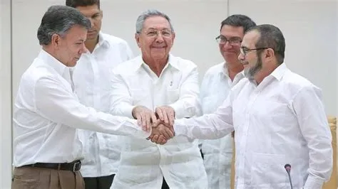 L'Accord de Paix avec les FARC: Une Odyssée Longue et Tortueuse vers la Réconciliation en Colombie